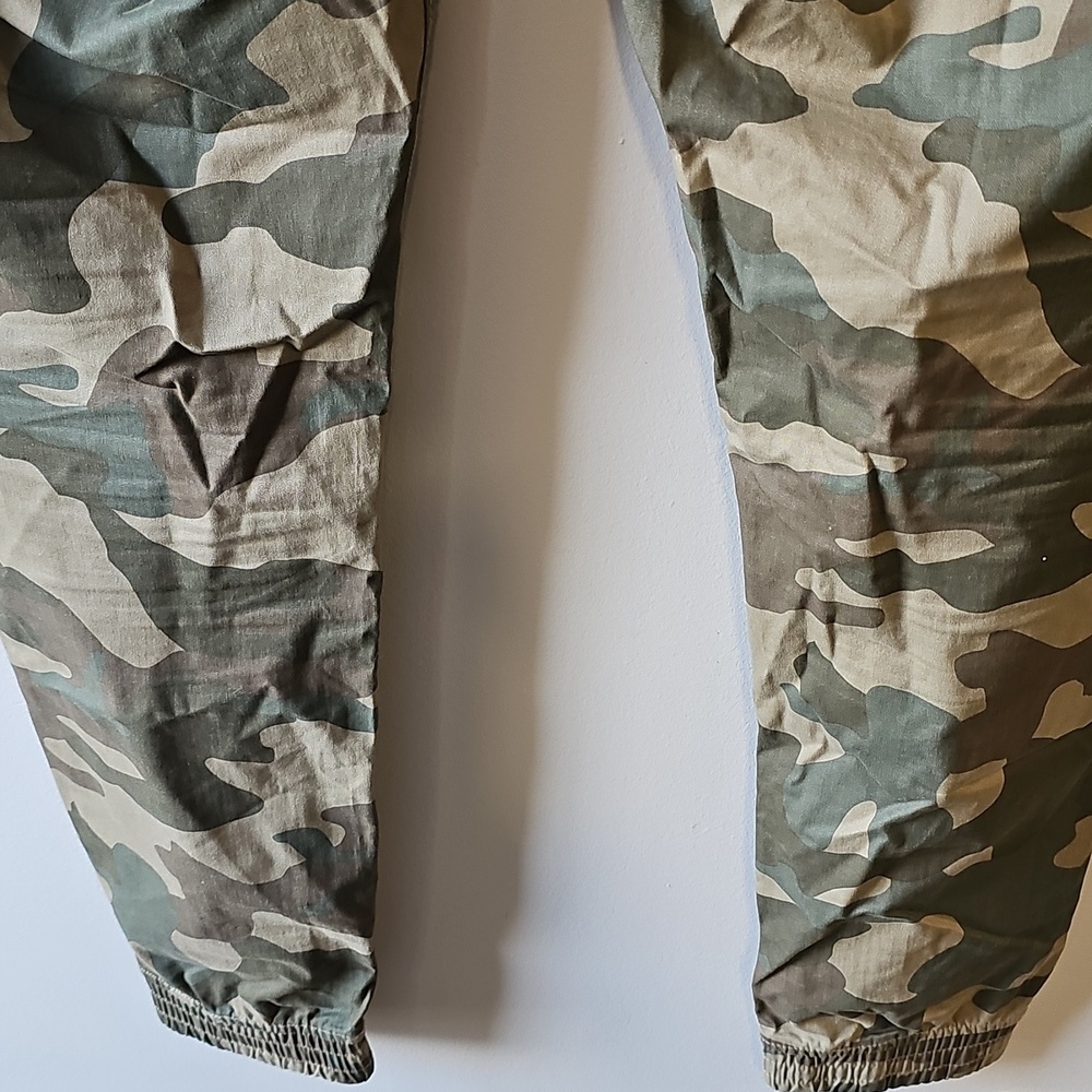 Guess Large 38x31 Green and Brown Camo Joggers - Picture 4 of 8